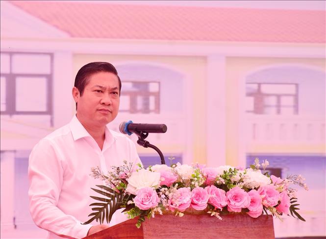 Phó Chủ tịch UBND thành phố Đà Nẵng Phan Thái Bình phát biểu tại buổi lễ. Ảnh: Xuân Tú - PV TTXVN tại Lào