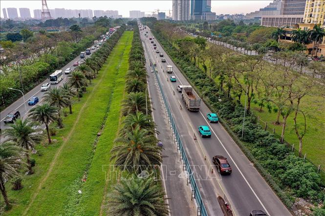 Tuyến đường sắt đô thị số 5 có tổng chiều dài khoảng 39,6km, gồm các đoạn đi ngầm, trên cao và mặt đất; với 20 ga và 2 depot đặt tại Sơn Đồng và Hòa Lạc. Ảnh: Trung Nguyên - TTXVN