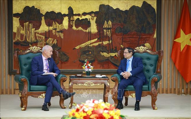 Thủ tướng Phạm Minh Chính tiếp Giáo sư Alec Cameron, Chủ tịch Đại học RMIT (Australia). Ảnh: Dương Giang-TTXVN 
