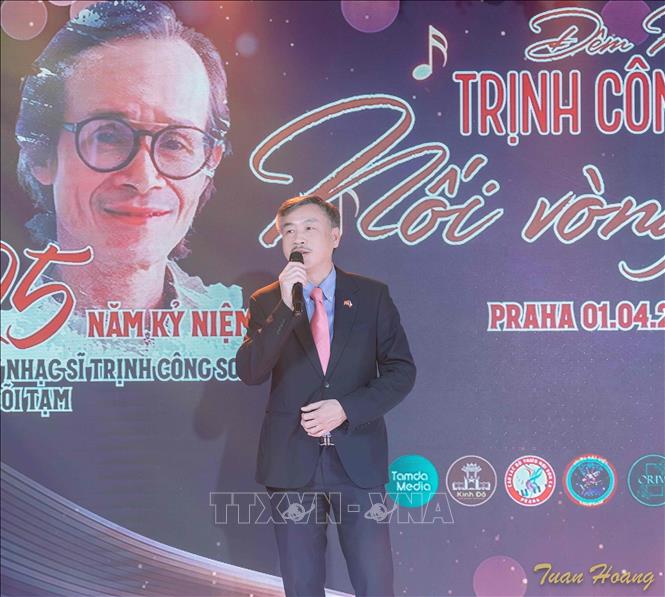 Đại sứ Việt Nam tại Cộng hoà Séc Dương Hoài Nam phát biểu tại sự kiện. Ảnh: Việt Thắng - PV TTXVN tại Séc