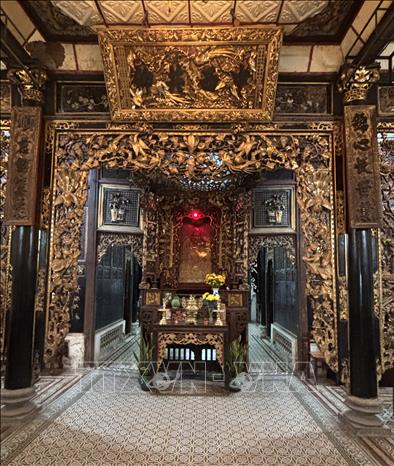 A worship area in the heart of the house, representing strength and prosperity in the homeowner's life. VNA Photo: Hồng Nhung