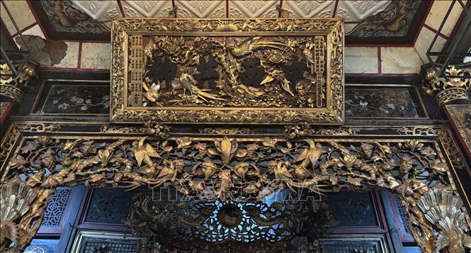 The interior architecture is also decorated according to the principles of Feng Shui, specifically the four mythical creatures: Dragon,Kirin , Bat, and Phoenix, rather than the traditional Dragon, Kirin, Turtle, and Phoenix. VNA Photo: Hồng Nhung