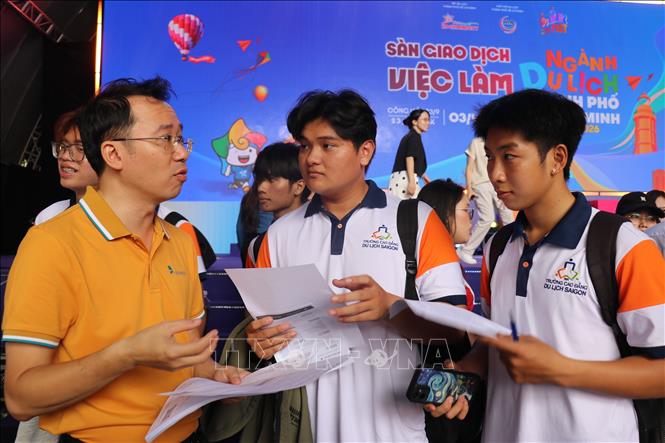 Đông đảo người lao động tham gia Sàn giao dịch việc làm chuyên ngành Du lịch Thành phố năm 2026. Ảnh: Thanh Vũ-TTXVN