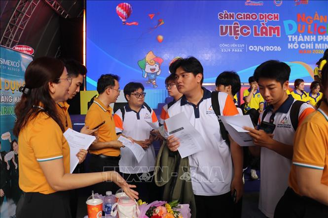 Đông đảo người lao động tham gia Sàn giao dịch việc làm chuyên ngành Du lịch Thành phố năm 2026. Ảnh: Thanh Vũ-TTXVN