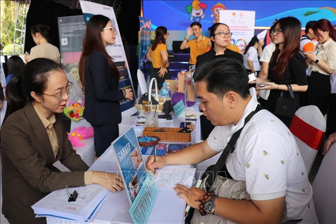 Đông đảo người lao động tham gia Sàn giao dịch việc làm chuyên ngành Du lịch Thành phố năm 2026. Ảnh: Thanh Vũ-TTXVN