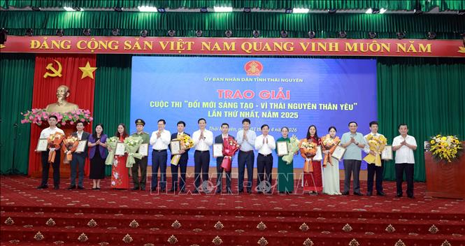 Tỉnh Thái Nguyên đã trao thưởng cho 10 công trình tiêu biểu tại cuộc thi “Đổi mới sáng tạo - vì Thái Nguyên thân yêu” lần thứ nhất năm 2025. Ảnh: Thu Hằng-TTXVN
