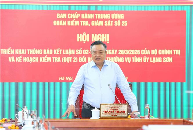 Đồng chí Trần Sỹ Thanh, Ủy viên Bộ Chính trị, Bí thư Trung ương Đảng, Chủ nhiệm Uỷ ban Kiểm tra Trung ương, Trưởng đoàn kiểm tra, giám sát phát biểu chỉ đạo hội nghị. Ảnh: Phương Hoa - TTXVN