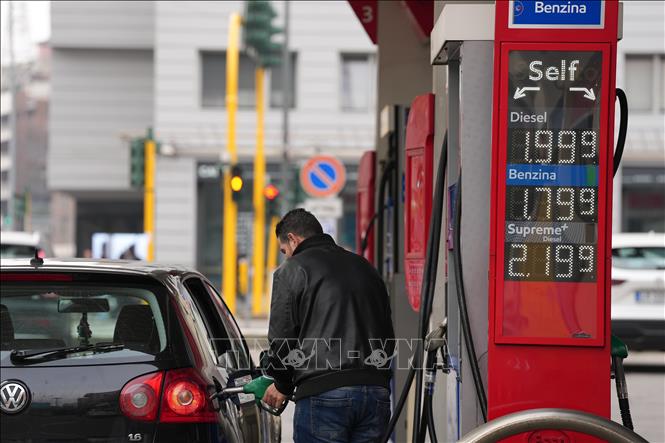 Một trạm xăng ở Milan, Italy ngày 11/3/2026. Ảnh: THX/TTXVN