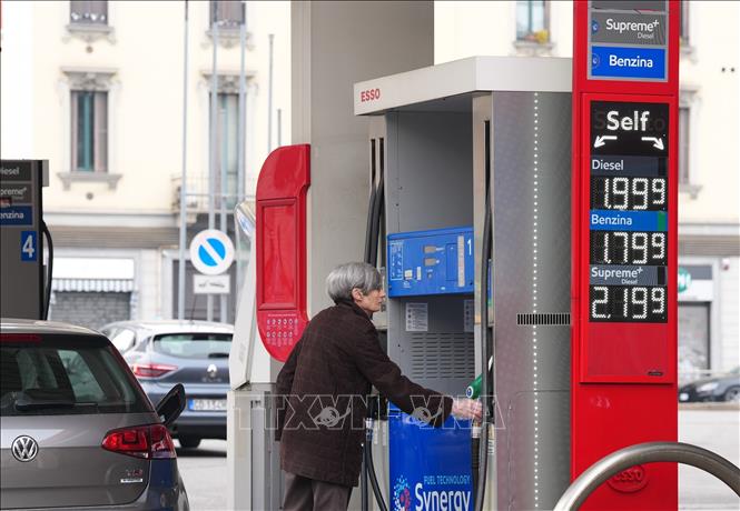 Một trạm xăng ở Milan, Italy ngày 11/3/2026. Ảnh: THX/TTXVN