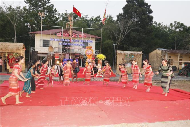 Điệu múa tại Lễ hội Cầu mưa. Ảnh: K GỬIH-TTXVN 