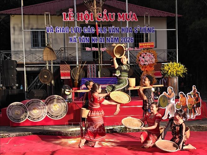 Điệu múa tại Lễ hội Cầu mưa. Ảnh: K GỬIH-TTXVN 