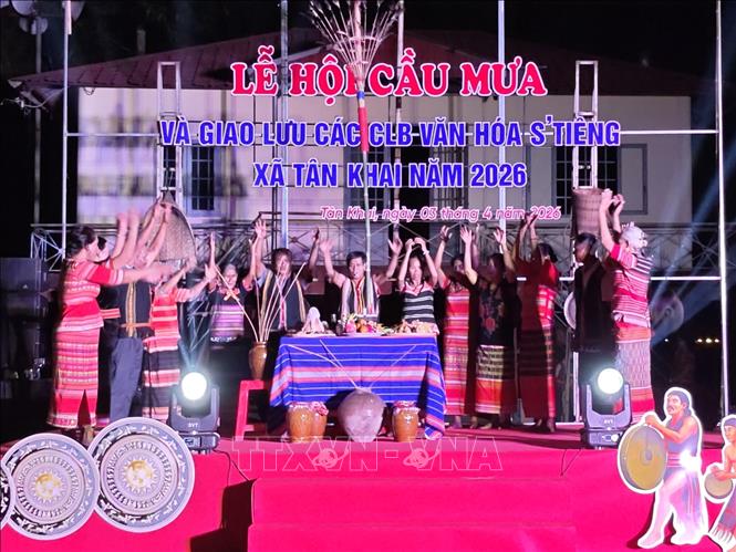 Nghi thức Lễ hội Cầu mưa. Ảnh: K GỬIH-TTXVN 