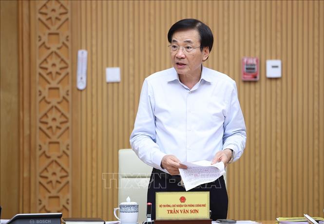 Bộ trưởng, Chủ nhiệm Văn phòng Chính phủ Trần Văn Sơn báo cáo công tác chỉ đạo, điều hành của Chính phủ, Thủ tướng Chính phủ tháng 3 và quý I/2026;. Ảnh: Dương Giang-TTXVN 
