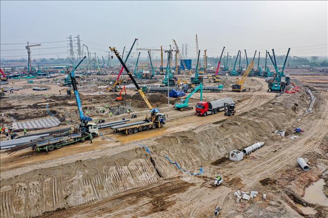 Toàn bộ khu vực xây dựng đã được điều chỉnh cao độ và xử lý nền đất, đảm bảo tiêu chuẩn kỹ thuật cho kết cấu chịu lực. Ảnh: Trung Nguyên - TTXVN