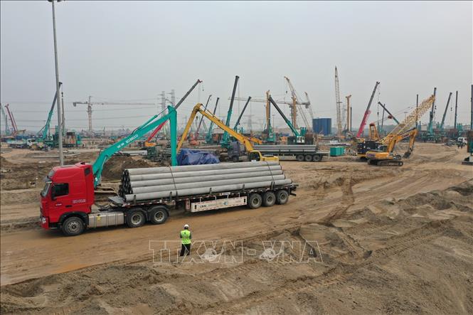 Dự án được thiết kế với khả năng thu và tái chế nước, tiết kiệm đến 70% nước sạch, chống hấp thụ nhiệt và tia UV, trong khi hệ thống thông gió tự nhiên giúp giảm năng lượng điều hòa và tiếng ồn. Ảnh: Trung Nguyên - TTXVN