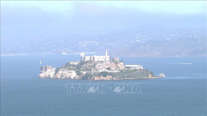 Nhà tù Alcatraz tại tiểu bang California. Hiện đảo không có hệ thống cấp nước hoặc xử lý nước thải hoạt động và mọi tiếp vận đều phải vận chuyển bằng đường thủy. Ảnh: Đoàn Hùng - P/v TTXVN tại Mỹ