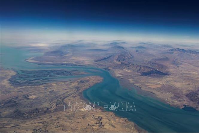 Quang cảnh bờ biển Iran và đảo Qeshm ở eo biển Hormuz, ngày 10/12/2023. Ảnh: REUTERS/TTXVN