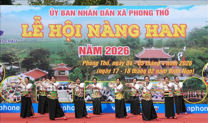 Lễ hội Nàng Han được tổ chức vào ngày 15/2 âm lịch hàng năm. Ảnh: Nguyễn Oanh-TTXVN
