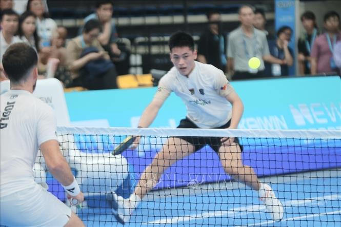 Trương Vinh Hiển có trận đấu xuất sắc khi đánh bại siêu sao Federico Staksrud để giành vé vào chung kết đơn nam chuyên nghiệp. Ảnh: Minh Quyết - TTXVN