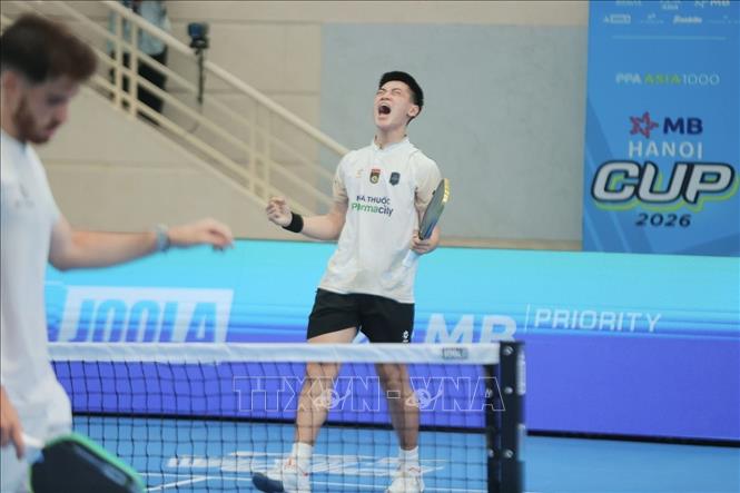 Trương Vinh Hiển có trận đấu xuất sắc khi đánh bại siêu sao Federico Staksrud để giành vé vào chung kết đơn nam chuyên nghiệp. Ảnh: Minh Quyết - TTXVN