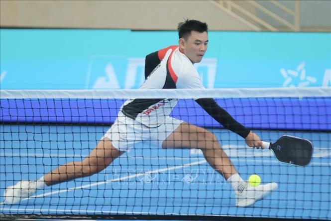 Lý Hoàng Nam đã thể hiện phong độ chói sáng khi đánh bại ngôi sao Dylan Frazier 2-0, giành quyền vào chơi trận chung kết gặp Trương Vinh Hiển. Ảnh: Minh Quyết - TTXVN