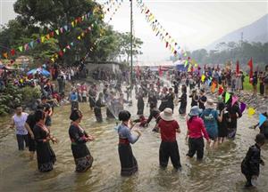 Lễ hội Tết Té nước của dân tộc Lào - gắn kết cộng đồng, lan tỏa điều tốt đẹp