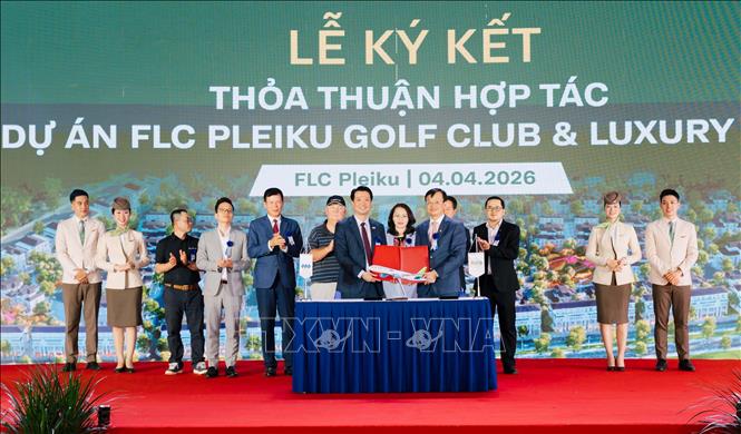 Tập đoàn FLC ký thỏa thuận hợp tác tài trợ dự án với Ngân hàng TMCP Phương Đông (OCB). Ảnh: Hoài Nam – TTXVN