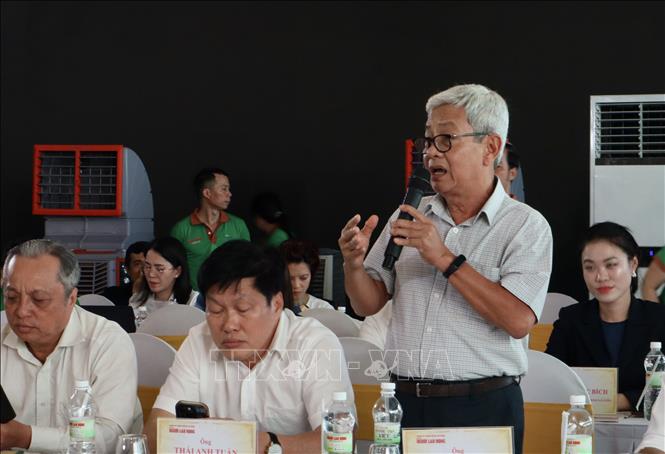 Ông Nguyễn Quang Bình, chuyên gia thị trường cà phê chia sẻ thông tin tại hội thảo. Ảnh: Xuân Anh - TTXVN