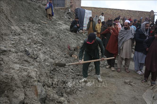 Toà nhà bị sập trong trận động đất tại tỉnh Kabul, Afghanistan ngày 4/4/2026. Ảnh: THX/TTXVN