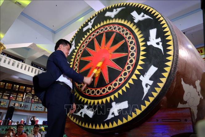 Ban Tổ chức đánh trống khai mạc Lễ hội Quán Thế Âm, Ngũ Hành Sơn, thành phố Đà Nẵng năm 2026. Ảnh: Trần Lê Lâm - TTXVN