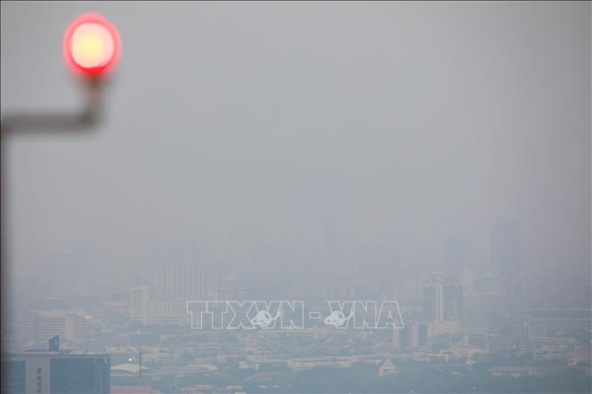 Khói mù ô nhiễm bao phủ tại Bangkok, Thái Lan. Ảnh: THX/TTXVN