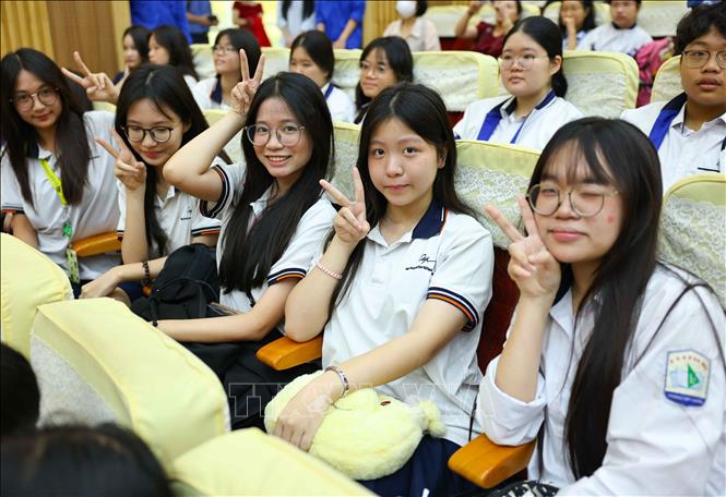 Các em học sinh hào hứng, tự tin tham gia kỳ thi. Ảnh: Thanh Tùng - TTXVN