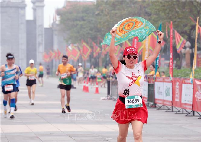 Các VĐV tham gia Giải chạy Đền Hùng marathon “Về nguồn”. Ảnh: Tạ Toàn – TTXVN