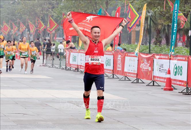Các VĐV tham gia Giải chạy Đền Hùng marathon “Về nguồn”. Ảnh: Tạ Toàn – TTXVN