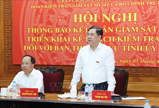 Đồng chí Phạm Gia Túc, Ủy viên Bộ Chính trị, Bí thư Trung ương Đảng, Chánh Văn phòng Trung ương Đảng, Trưởng đoàn Kiểm tra, giám sát phát biểu chỉ đạo hội nghị. Ảnh: Phương Hoa - TTXVN