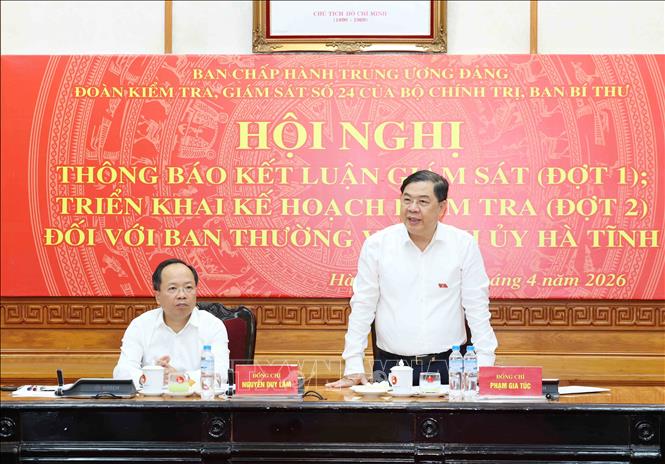 Đồng chí Phạm Gia Túc, Ủy viên Bộ Chính trị, Bí thư Trung ương Đảng, Chánh Văn phòng Trung ương Đảng, Trưởng đoàn Kiểm tra, giám sát phát biểu chỉ đạo hội nghị. Ảnh: Phương Hoa - TTXVN