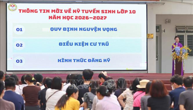 Từ việc cập nhật quy chế tuyển sinh mới nhất, phân tích cách chọn trường, nguyện vọng phù hợp năng lực và đối thoại trực tiếp với phụ huynh, nhà trường đã giúp tháo gỡ “nút thắt” lớn nhất của học sinh lớp 9 trước kỳ thi vào lớp 10. Ảnh: Thanh Tùng - TTXVN