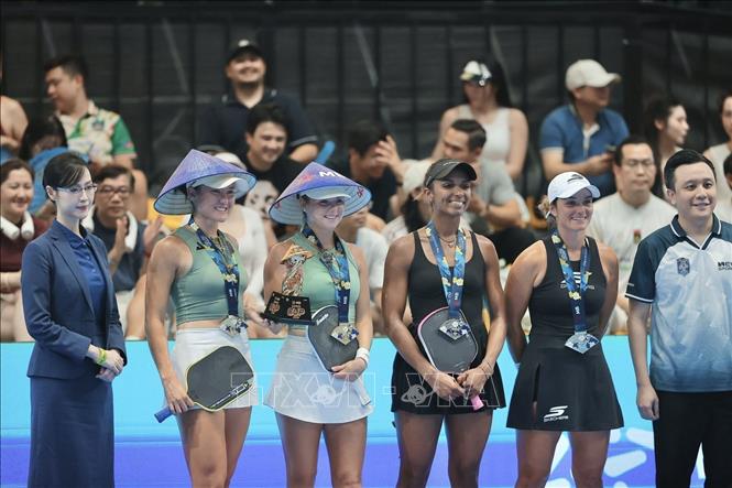 Ở nội dung đôi nữ, cặp Anna Leigh Waters / Anna Bright thể hiện sức mạnh vượt trội, giành ngôi vô địch. Ảnh: Minh Quyết - TTXVN