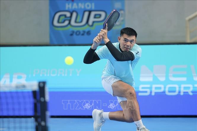 Ở nội dung đơn nam, Lý Hoàng Nam thi đấu xuất sắc và giành chiến thắng 2-0 trước Trương Vinh Hiển, đoạt Cup vô địch. Ảnh: Minh Quyết - TTXVN