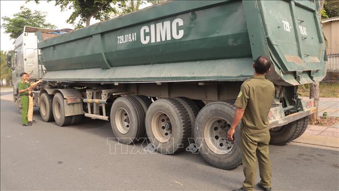 Việc rà soát hướng tới mục tiêu chuẩn hóa dữ liệu phương tiện, đảm bảo mỗi xe đều “rõ người, rõ trách nhiệm”, phục vụ công tác quản lý liên ngành và cải cách thủ tục hành chính. Ảnh: Huỳnh Sơn - TTXVN