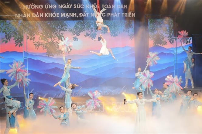 Chương trình nghệ thuật “Nhân dân khỏe mạnh – Đất nước phát triển”. Ảnh: Minh Quyết - TTXVN
