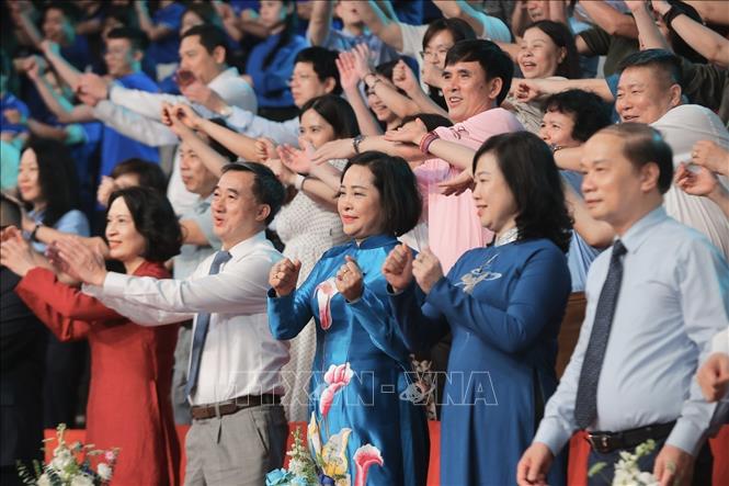 Chương trình giao lưu với CLB Bóng cửa xã Thuỵ Lâm (Hà Nội). Ảnh: Minh Quyết - TTXVN