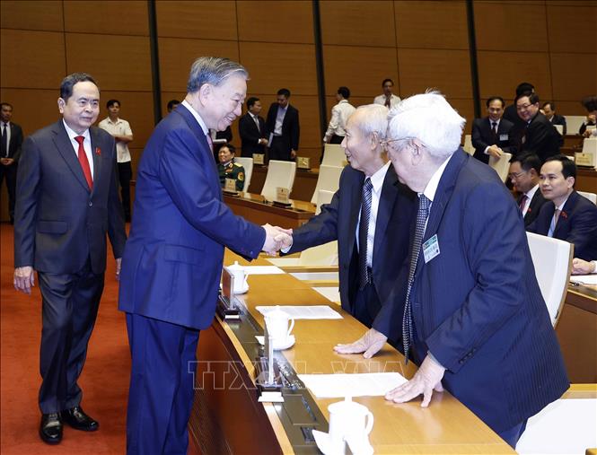 Tổng Bí thư Tô Lâm với các đồng chí nguyên lãnh đạo Đảng, Nhà nước dự khai mạc Kỳ họp thứ Nhất, Quốc hội khóa XVI. Ảnh: Thống Nhất - TTXVN