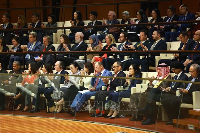 Đại biểu quốc tế tham dự khai mạc Kỳ họp thứ Nhất, Quốc hội khóa XVI. Ảnh: Dương Giang-TTXVN 
