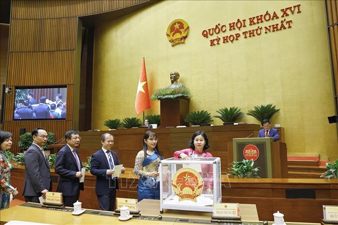 Đại biểu Quốc hội bỏ phiếu bầu Chủ tịch Quốc hội khoá XVI. Ảnh: Doãn Tấn - TTXVN