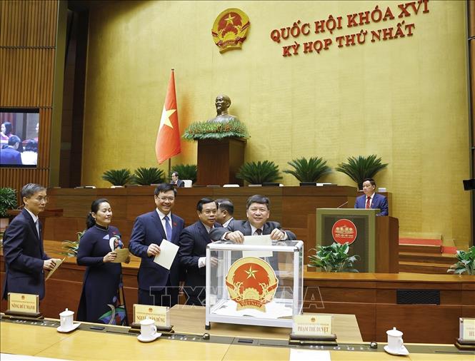 Đại biểu Quốc hội bỏ phiếu bầu Chủ tịch Quốc hội khoá XVI. Ảnh: Doãn Tấn - TTXVN