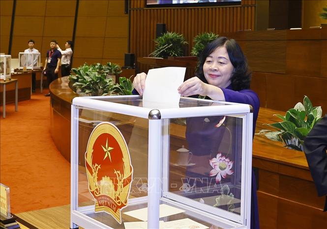 Đại biểu Quốc hội bỏ phiếu bầu Chủ tịch Quốc hội khoá XVI. Ảnh: Doãn Tấn - TTXVN