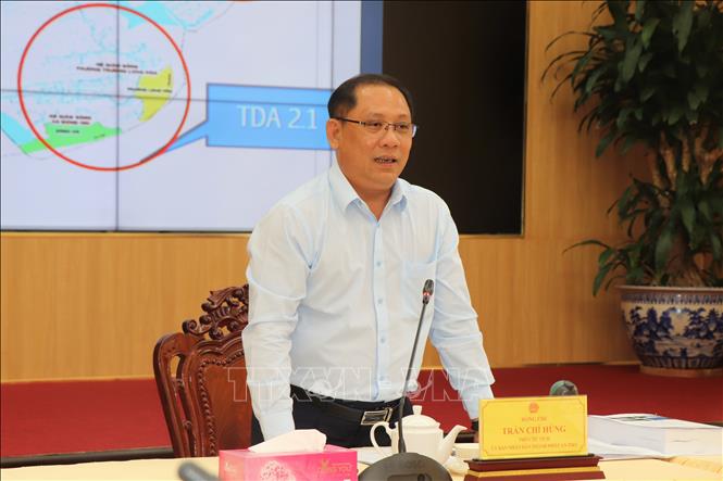 Phó Chủ tịch UBND thành phố Cần Thơ Trần Chí Hùng, Chủ tịch Hội đồng thẩm định đánh giá về dự án. Ảnh: Thu Hiền - TTXVN