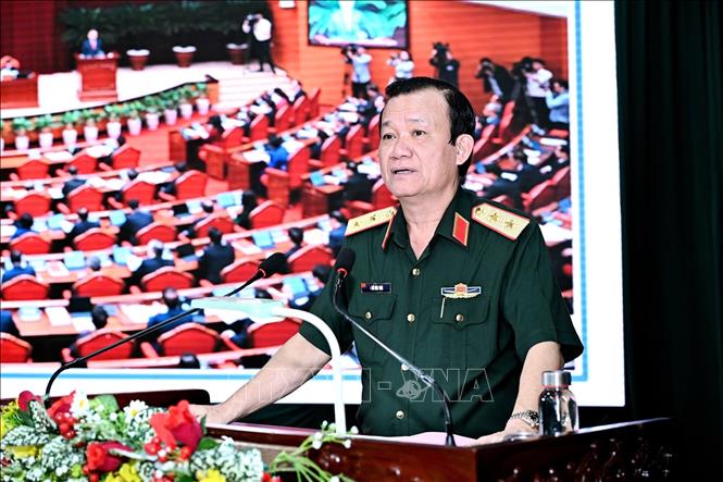 Trung tướng Hồ Văn Thái, Bí thư Đảng ủy, Chính ủy Quân khu 9 thông báo nhanh kết quả Hội nghị. Ảnh: TTXVN phát