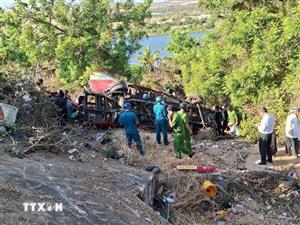 Lâm Đồng: Xe khách lao xuống vực, ít nhất 4 người tử vong